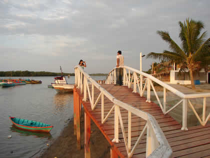 EL MALECON TURISTICO DE PUERTO PIZARRO 03